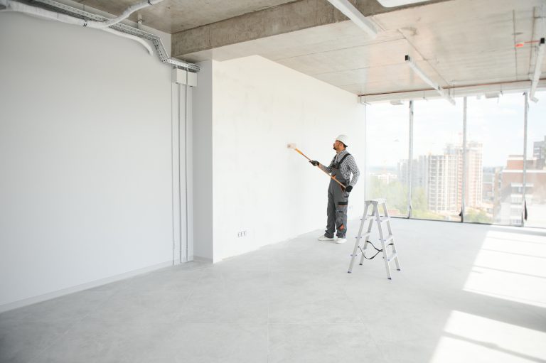 Read more about the article How to Choose Paint for Commercial Buildings