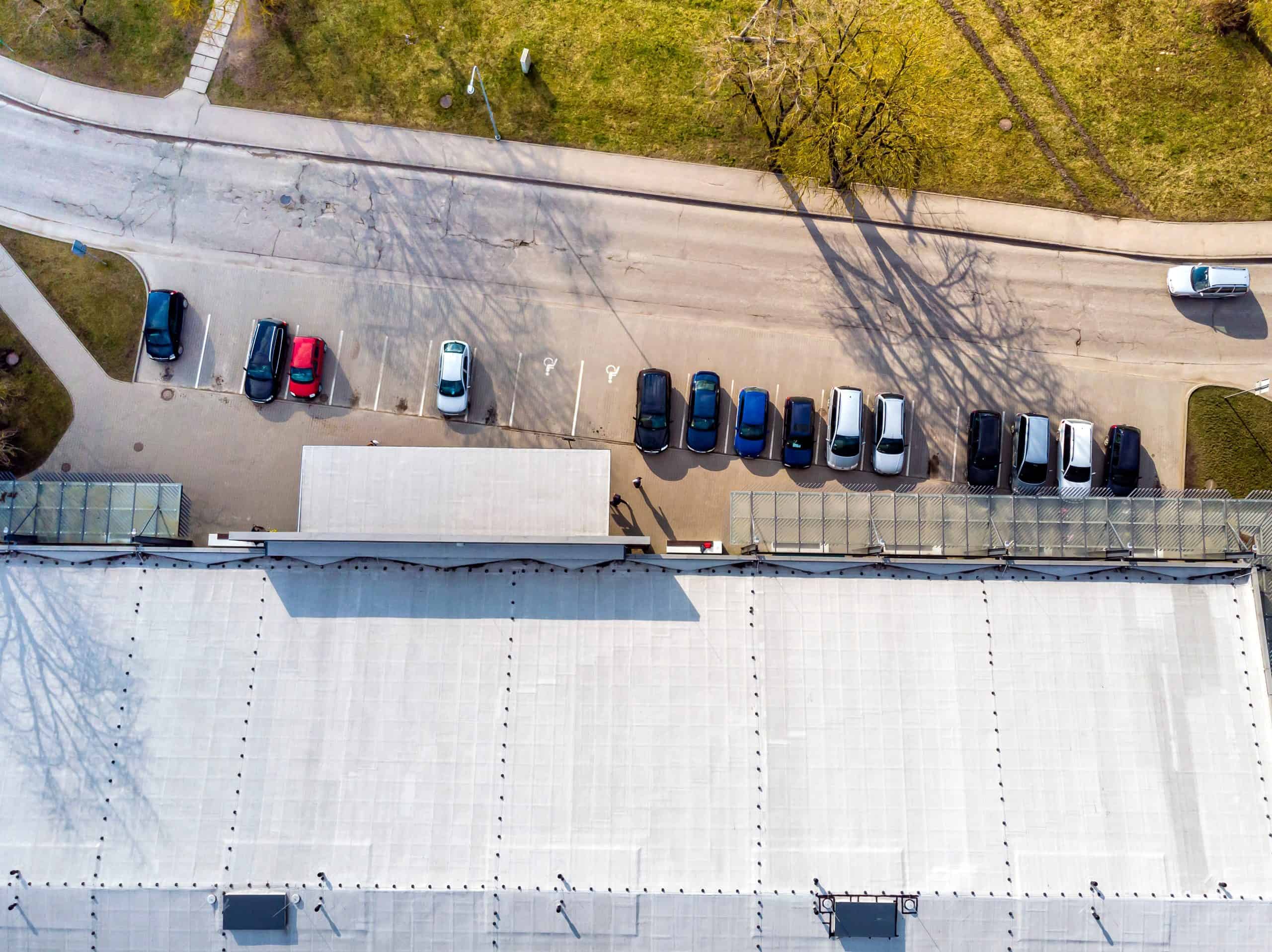 You are currently viewing 7 Tips to Improve Parking Lot Safety
